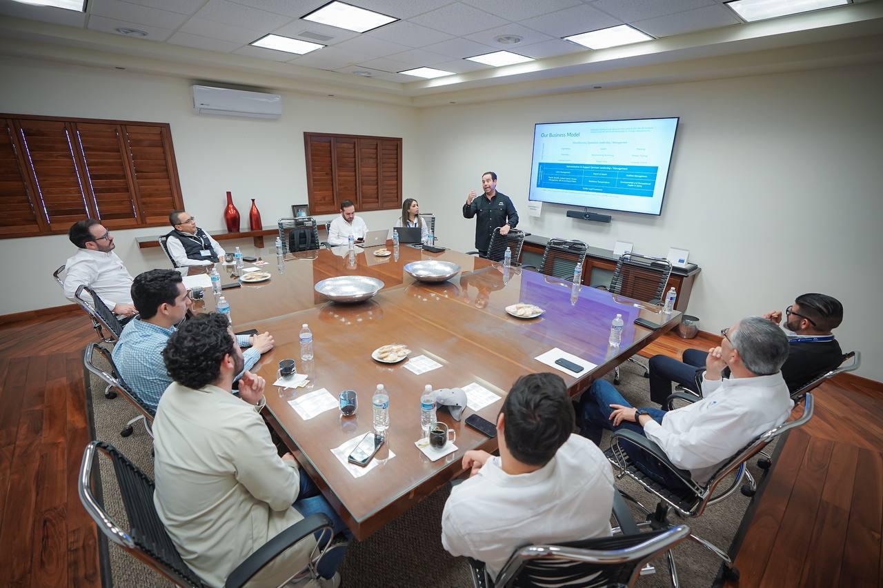 $!Recorre Secretario de Economía planta de Tetakawi, en Guaymas