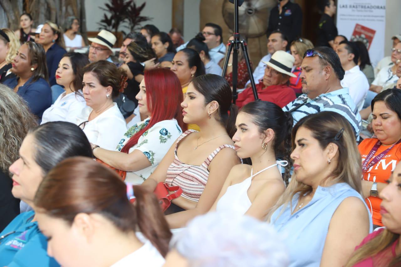 $!Rinde Tania del Río homenaje a madres que buscan a sus hijos desaparecidos