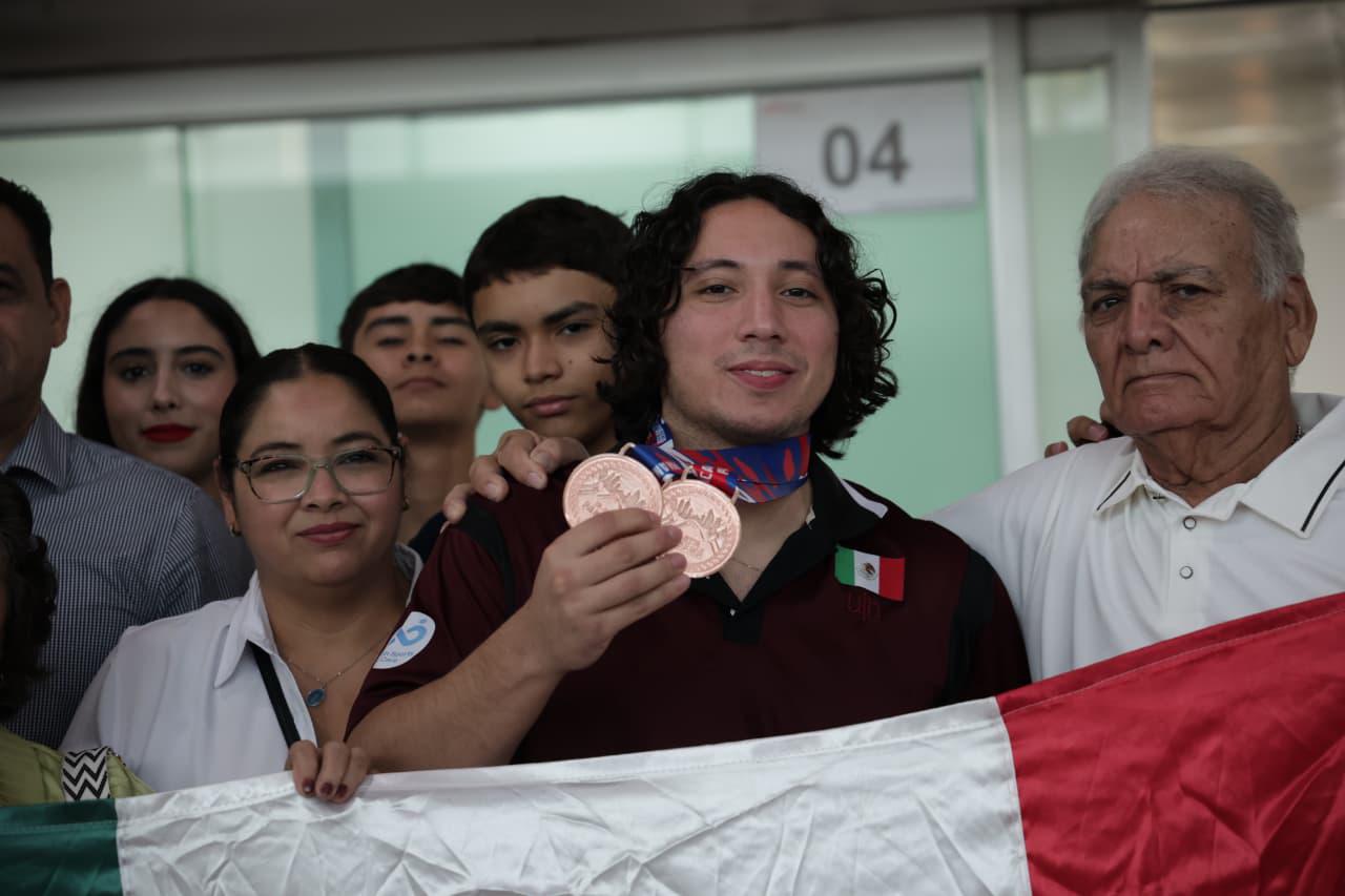 $!Culiacanense Érick García regresa a casa como doble medallista panamericano de Jiu Jitsu