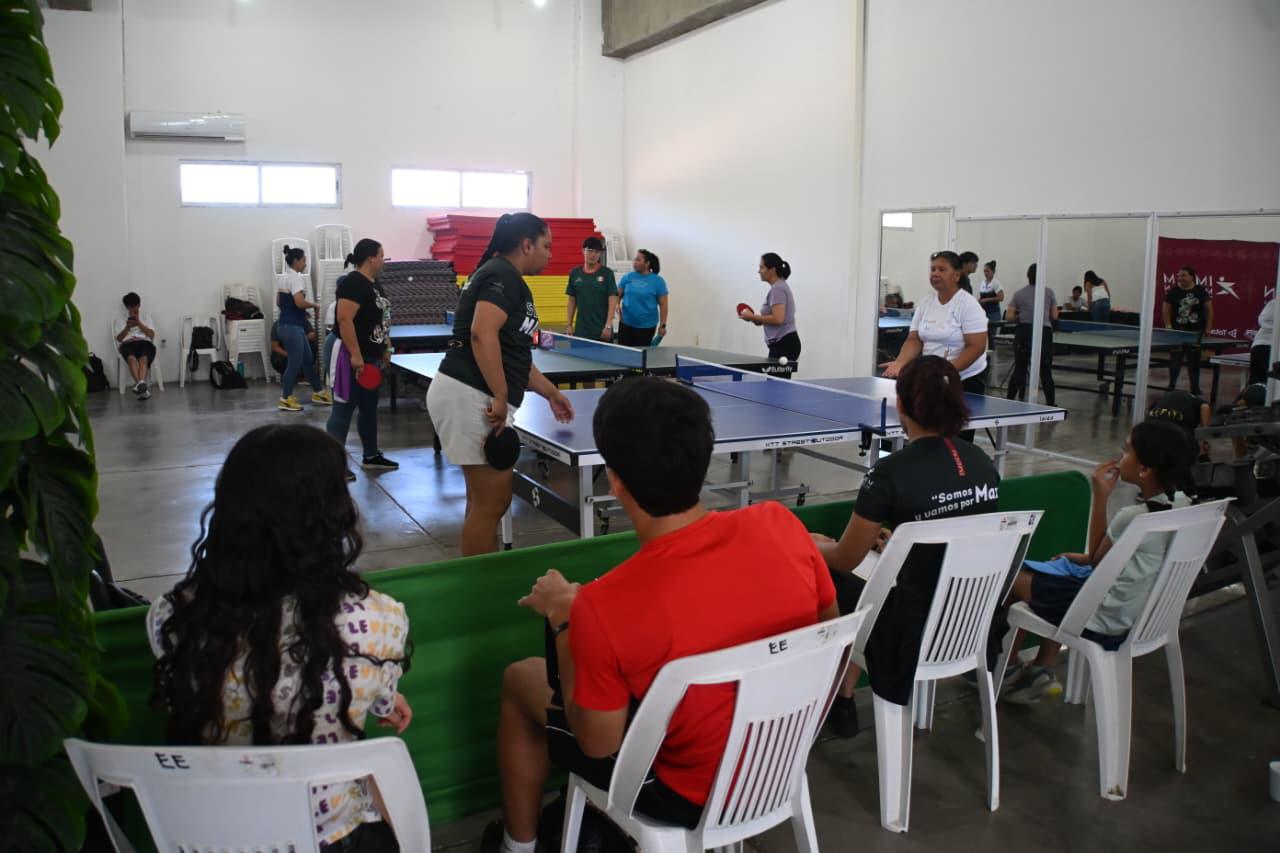 $!Mamás mazatlecas celebran su día con torneo de tenis de mesa
