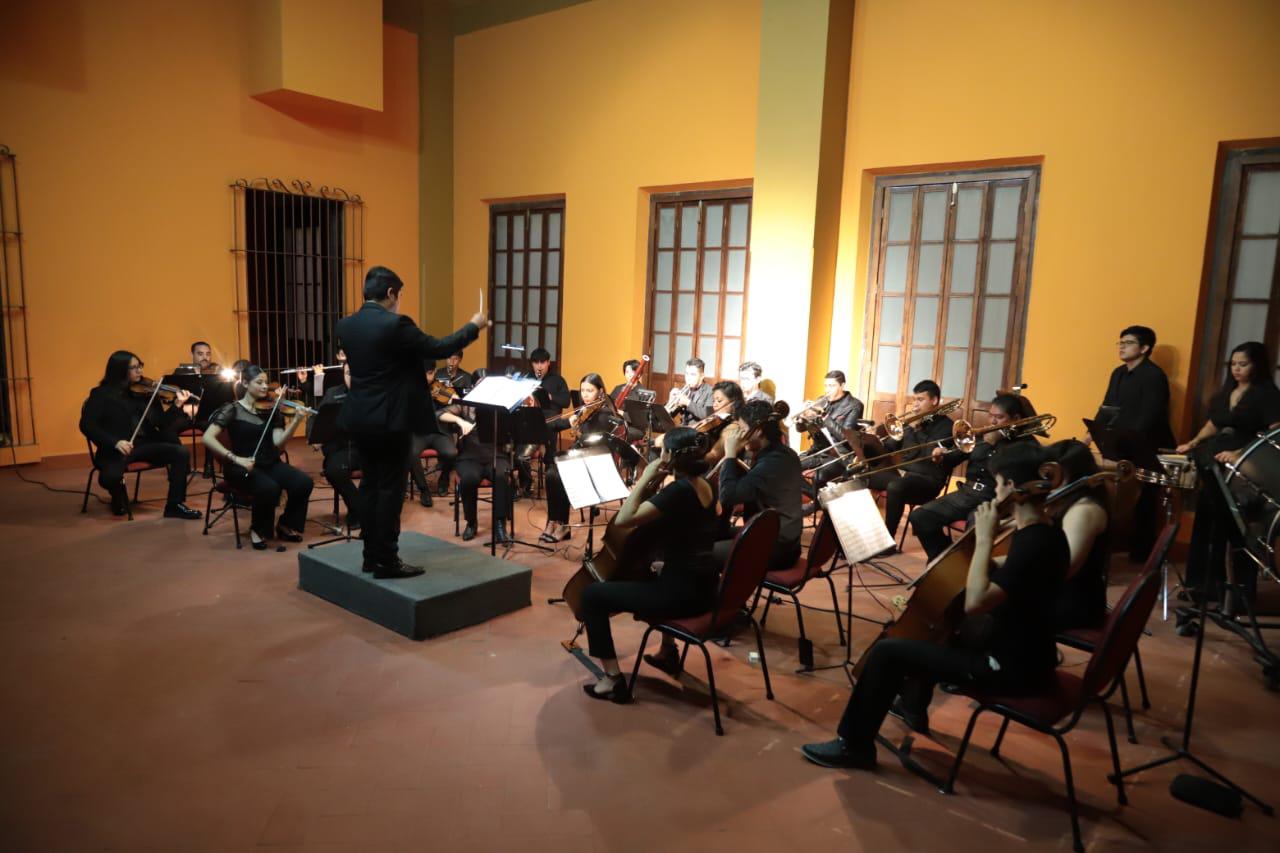 $!Alumnos de la Escuela de Música y Canto del Instituto Municipal de Cultura, Turismo y Arte de Mazatlán participaron en ‘Stabat Mater’.
