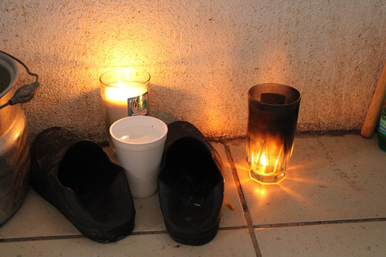 $!Con veladoras, Escuinapa pide el regreso sano y salvo de Arturo, desaparecido hace una semana