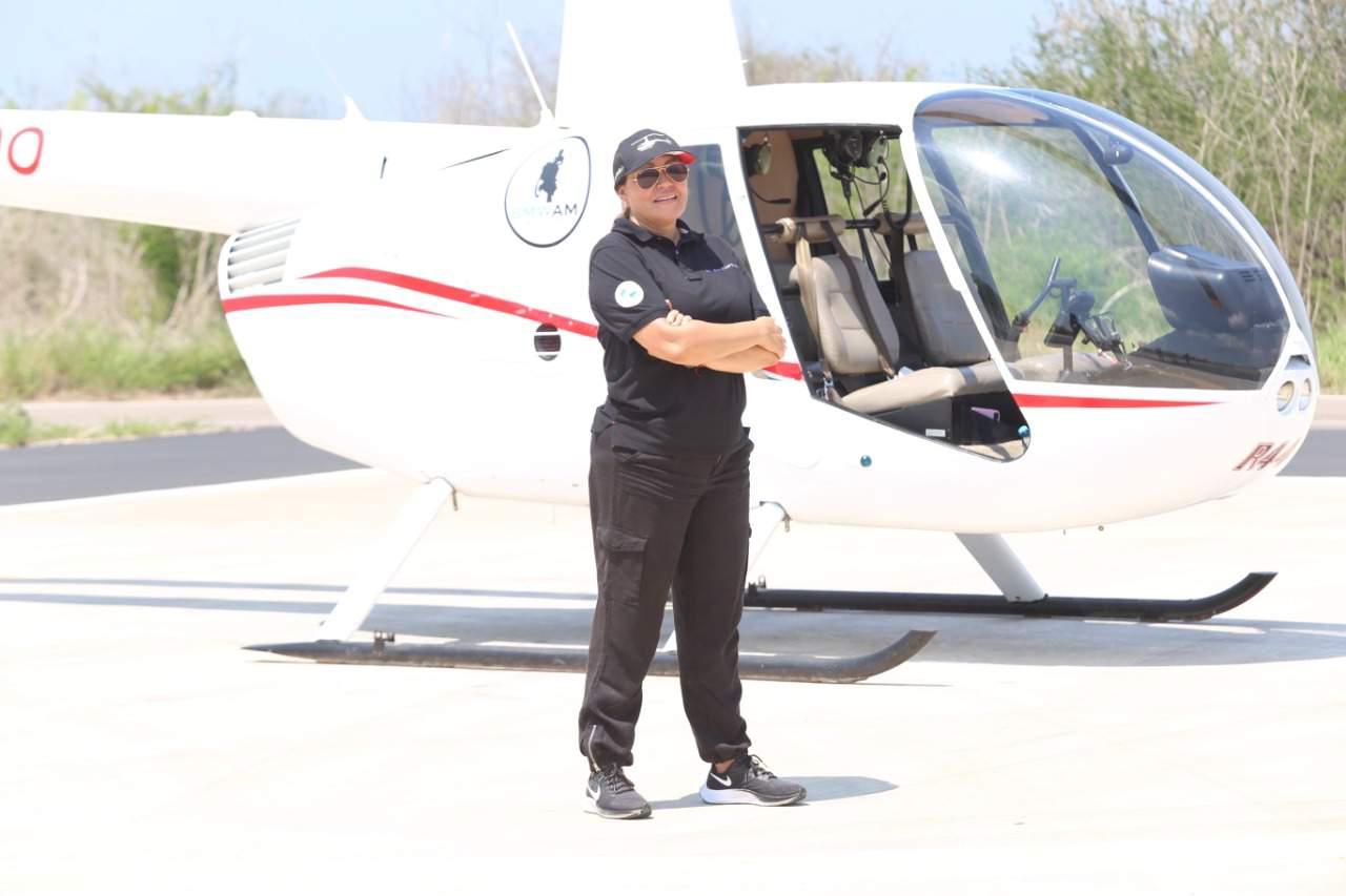 $!Martha Gabriela, una mujer de altos vuelos que pilotea un helicóptero en Mazatlán