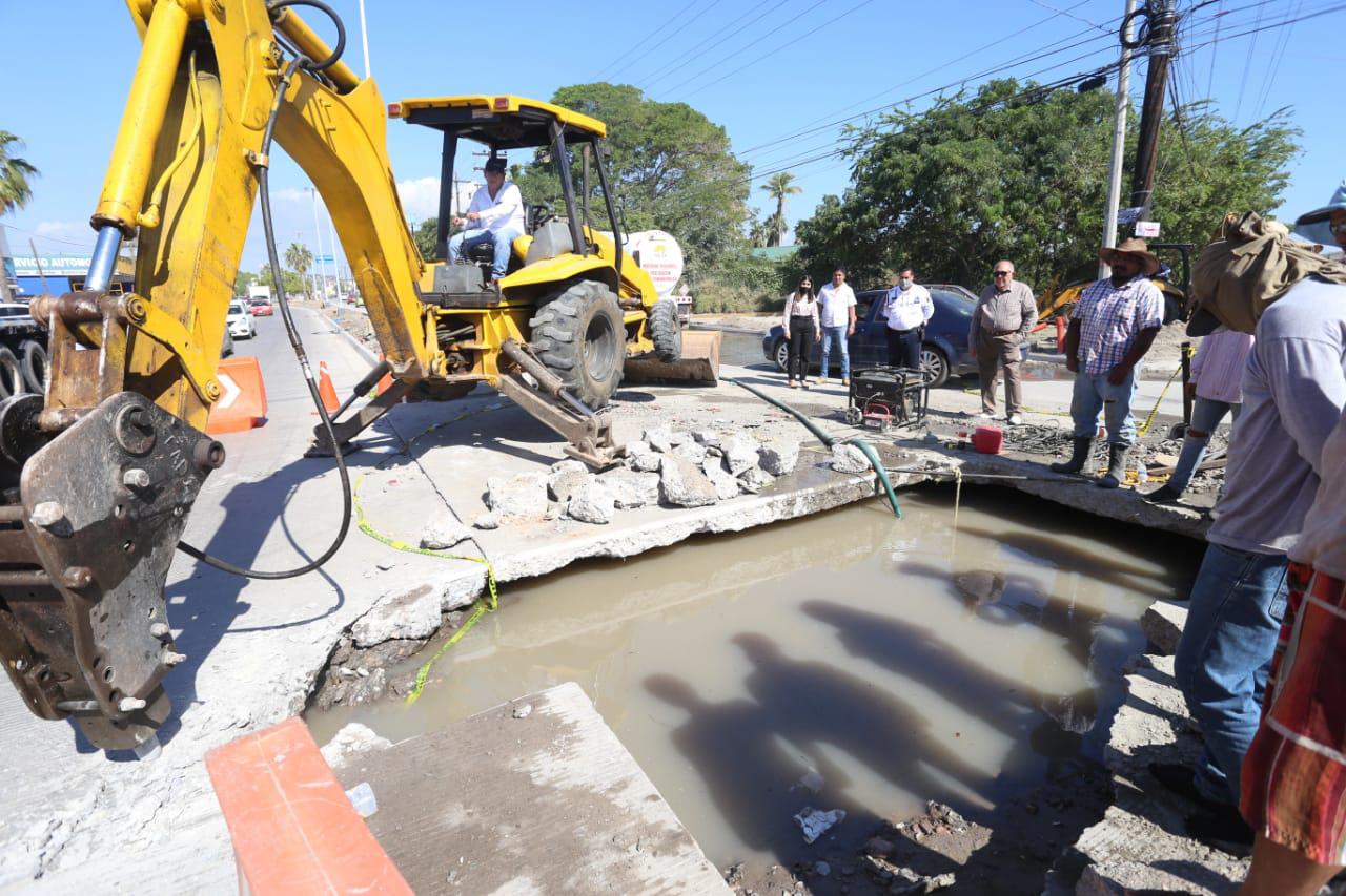 $!Por daño en tubería de la Gabriel Leyva, familias de Mazatlán pasan más de 48 horas sin agua; el caos vial continuará hasta el lunes