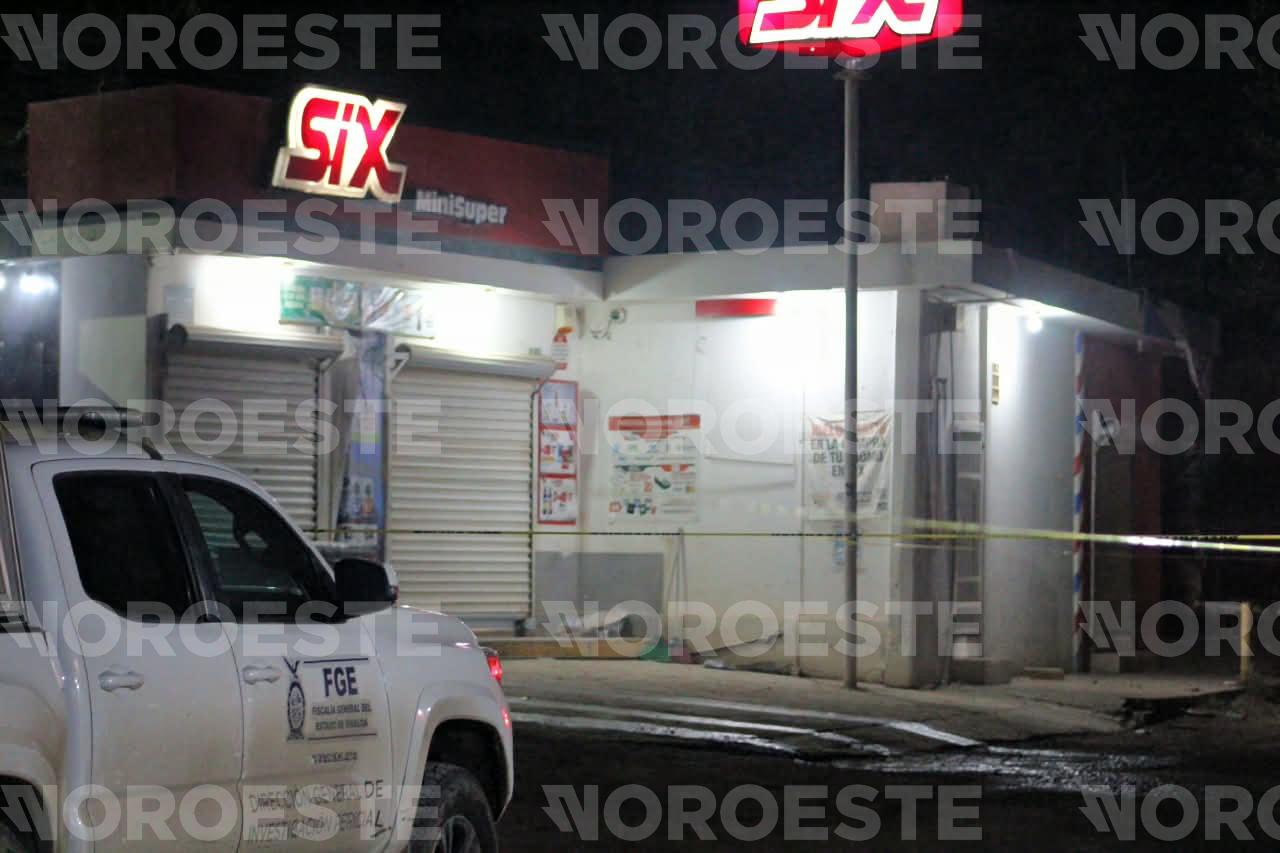 $!Un muerto y un herido deja ataque a balazos en expendio de cerveza en El Mirador, en Culiacán