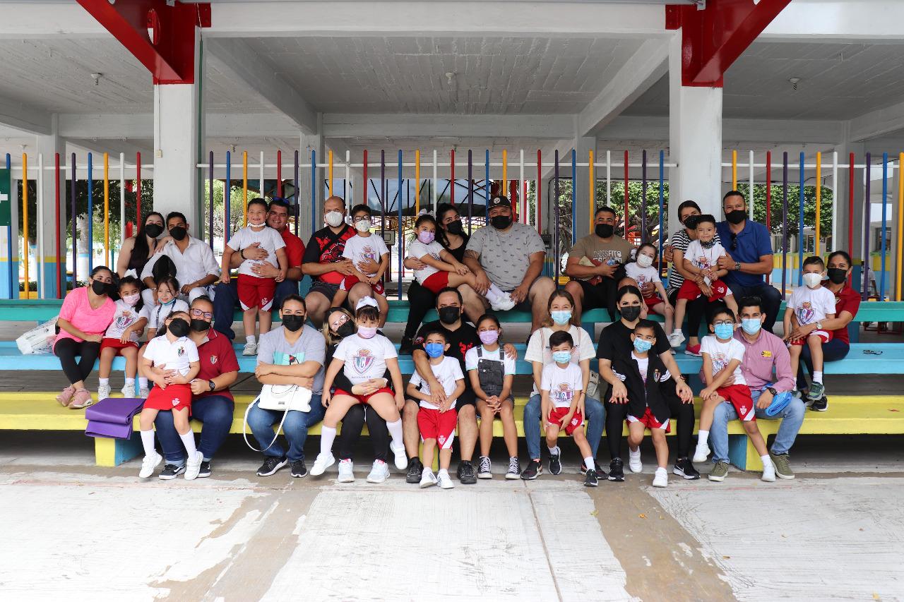 $!Los niños del Tercero B y sus padres estuvieron muy activos.