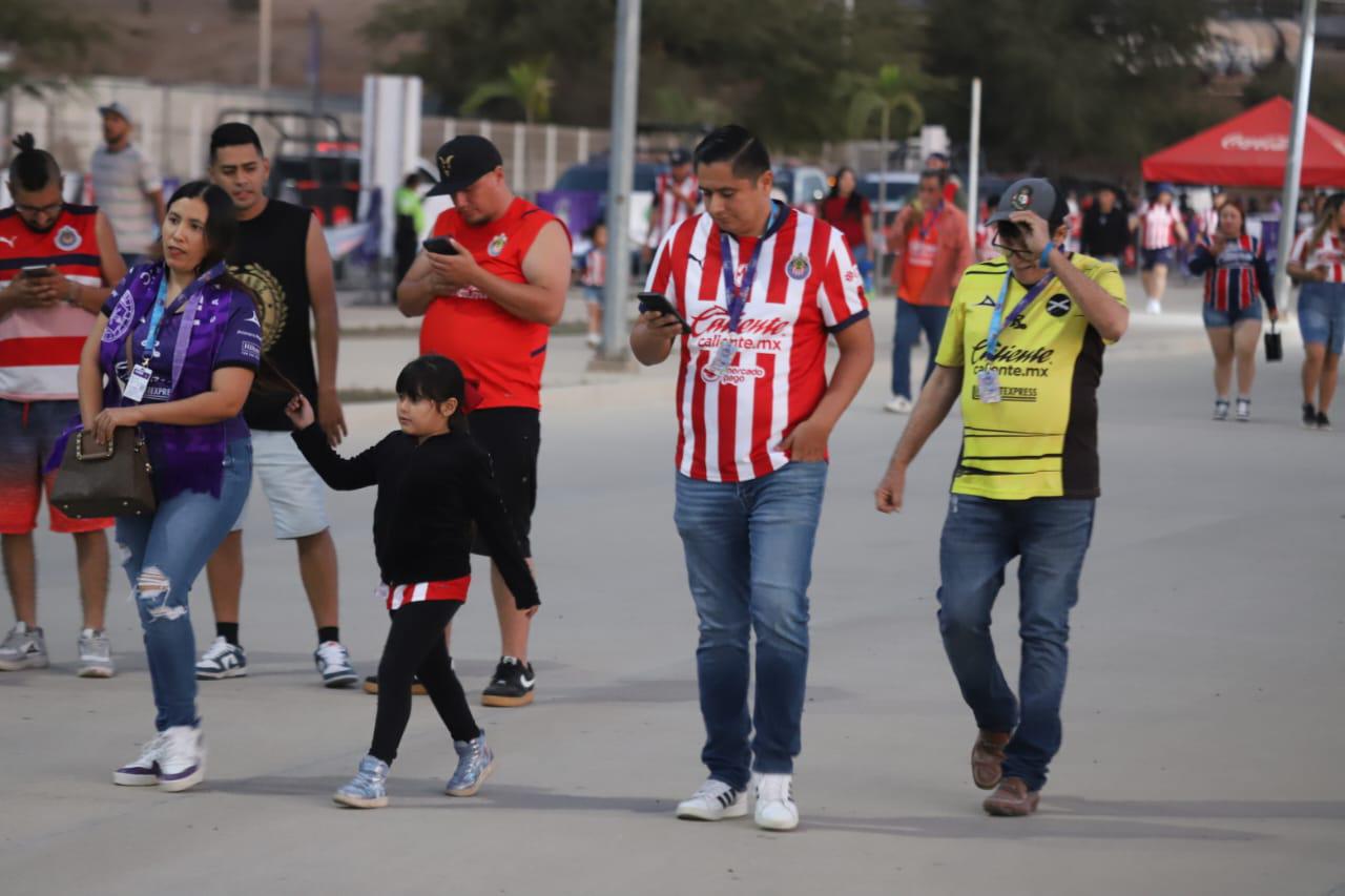 $!Invasión Chiva se presenta en El Encanto para dar guerra a los Cañoneros