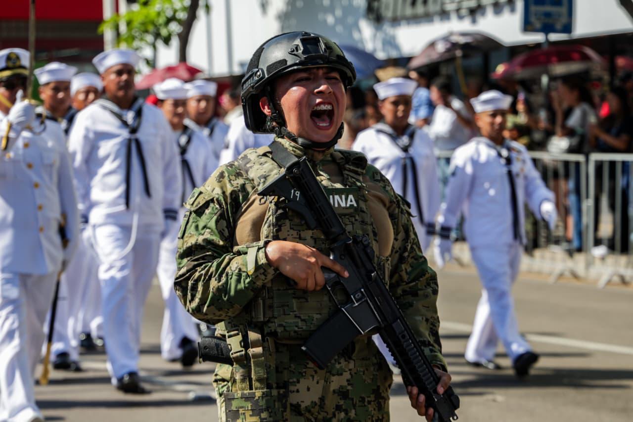 $!Desfilan más de 11 mil elementos de seguridad en Culiacán por aniversario de la Independencia