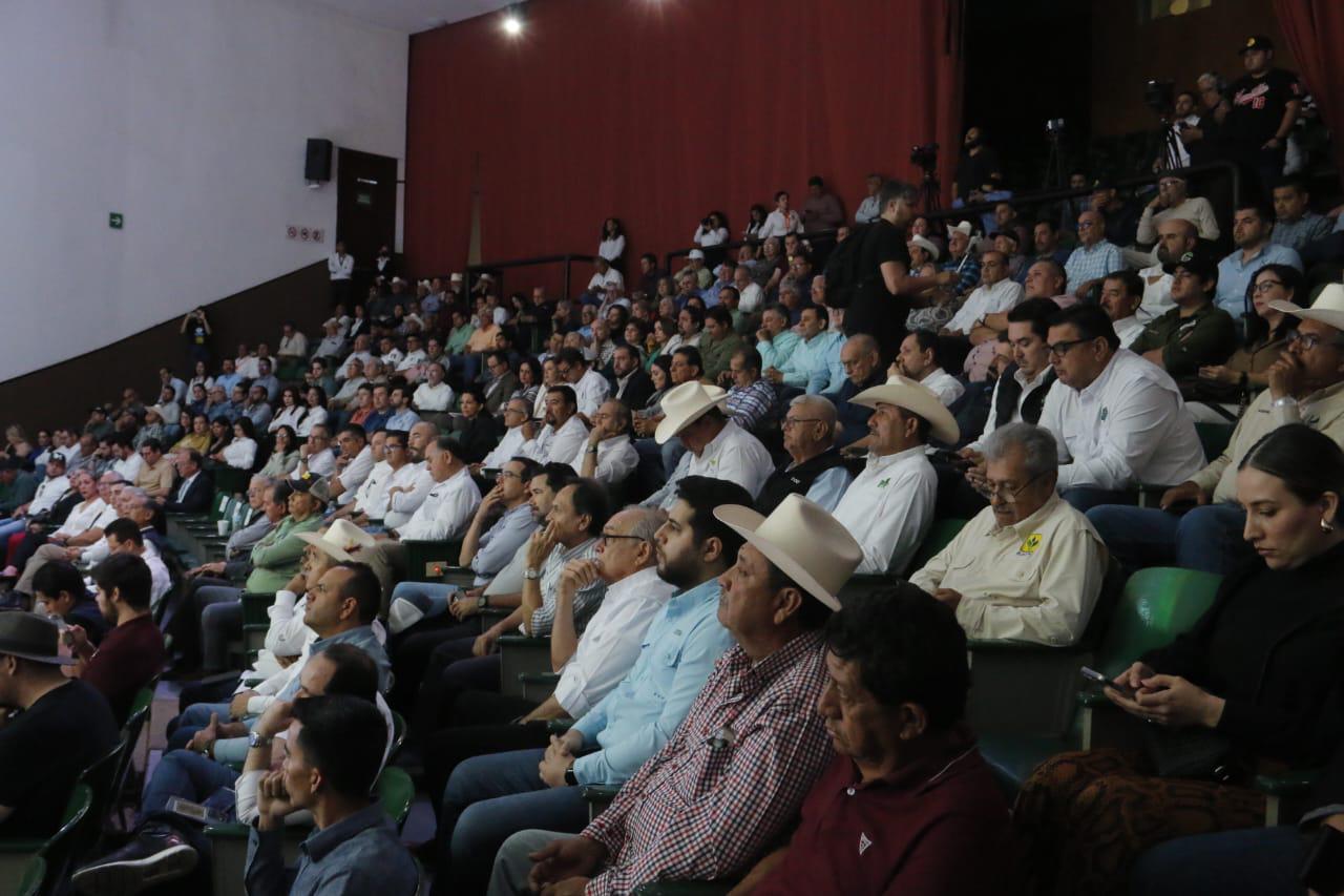 $!Presenta Enrique Riveros segundo informe al frente de la AARC