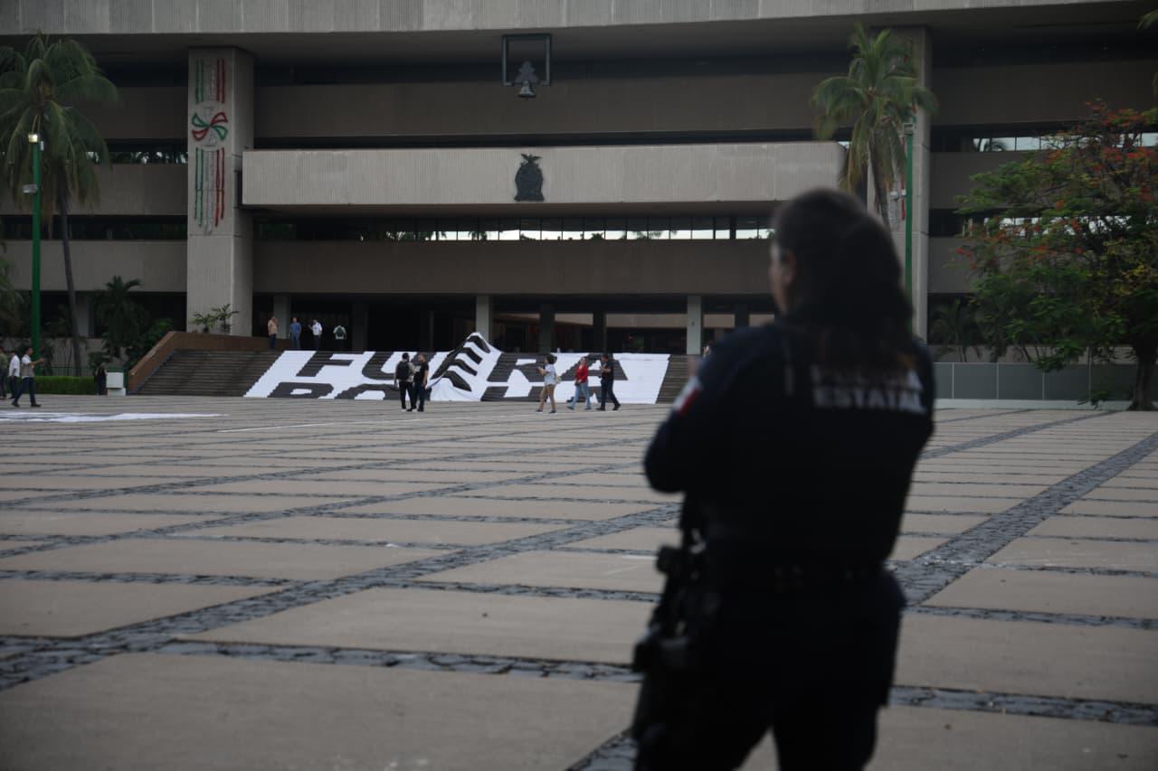 $!Protestan en Palacio de Gobierno de Sinaloa contra continuidad del rochismo