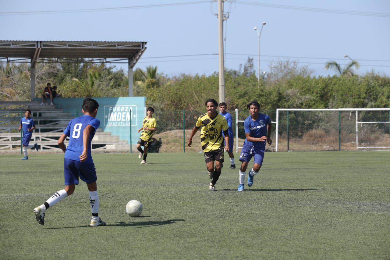 $!Embisten a Toros Mazatlán en la Liga Juvenil B Municipal