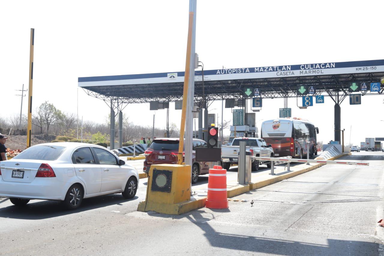 $!Cae el flujo vehicular hacia Mazatlán un 40% por mal estado de carreteras e inseguridad en Semana Santa