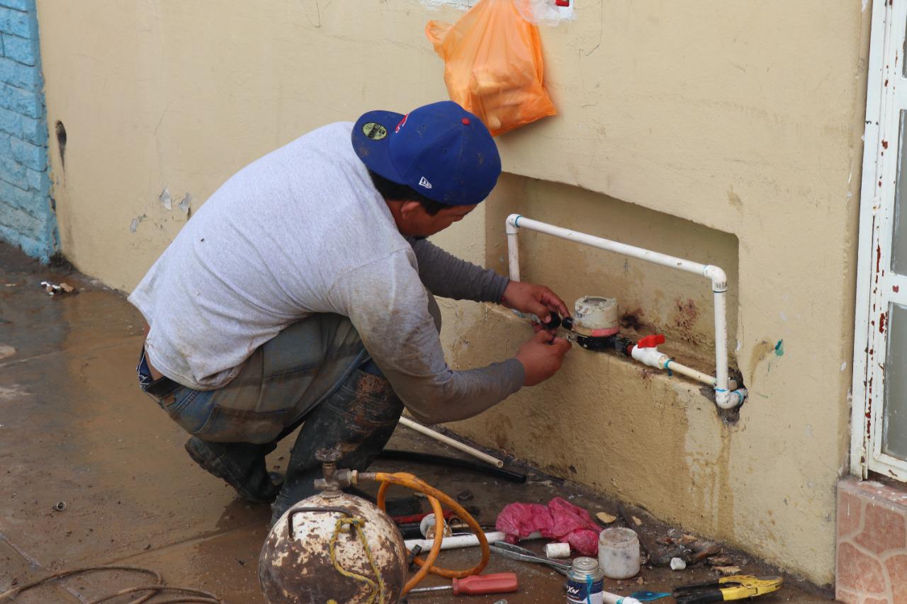 $!Personal de Jumapam acude a reparar.