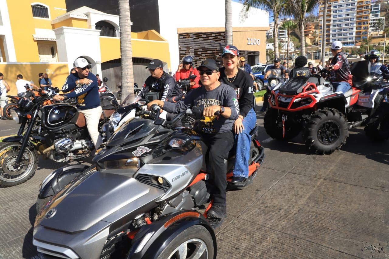 $!Cientos de motociclistas recorren el paseo costero de Mazatlán dentro de la Semana de la Moto