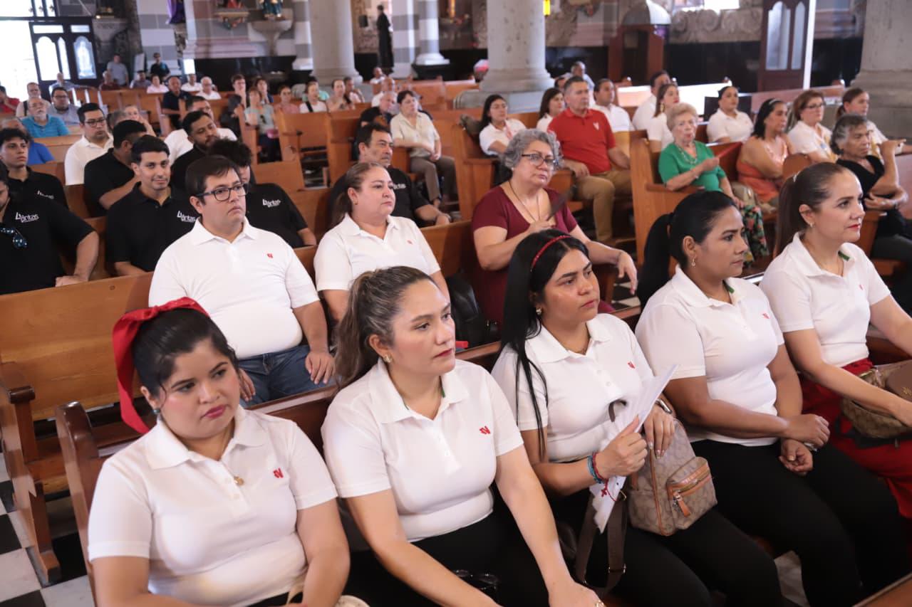 $!Colaboradores durante la misa.