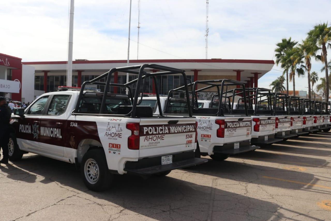 $!Patrullas de Ahome ahora son de color guinda, el distintivo de Morena