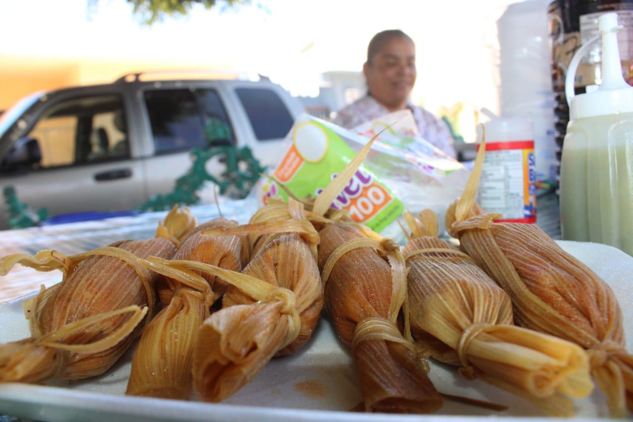 $!Vecinos apoyan muestra gastronómica tras cancelación de turistas en Chametla
