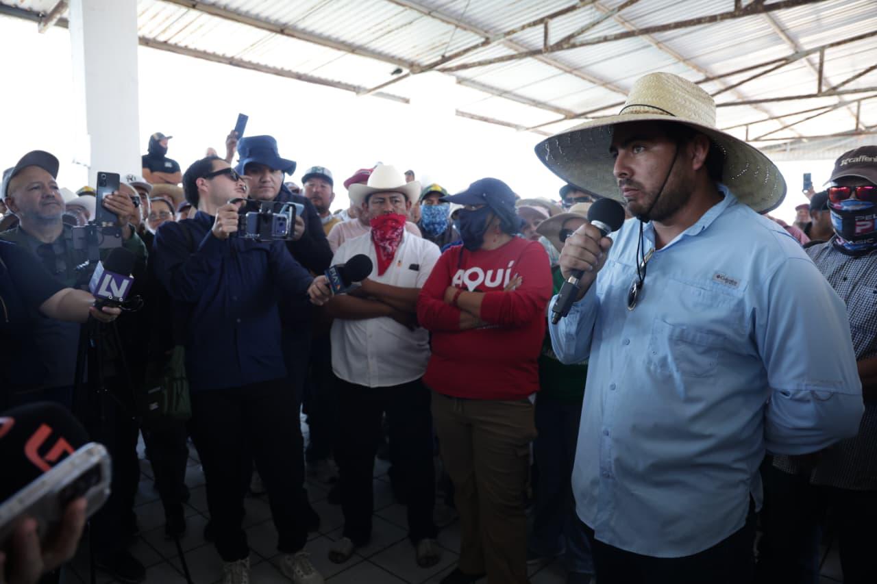 $!Sostiene Gobernador Rocha Moya reunión de último minuto con manifestantes en Topolobampo
