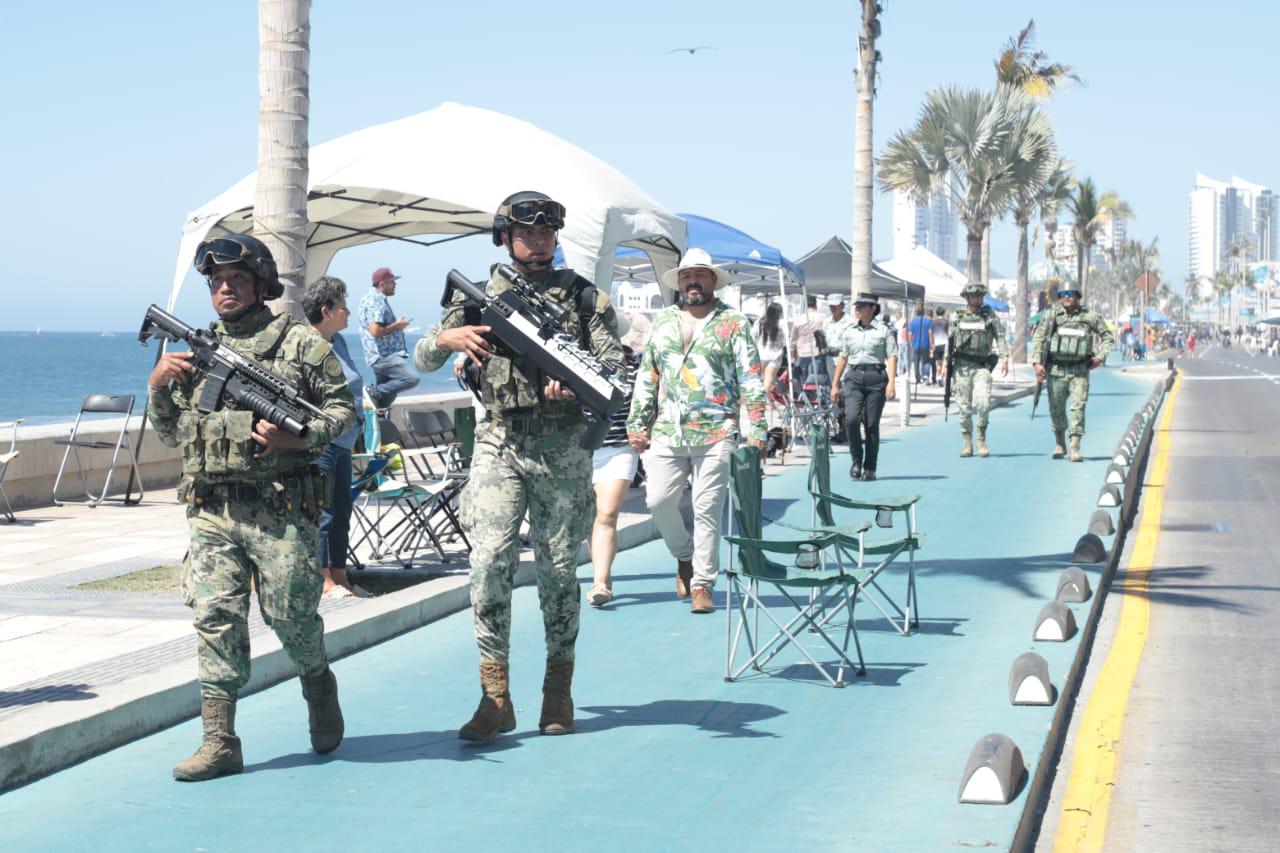 $!Realiza Alcaldesa de Mazatlán recorrido por ruta del desfile bajo fuerte operativo de seguridad