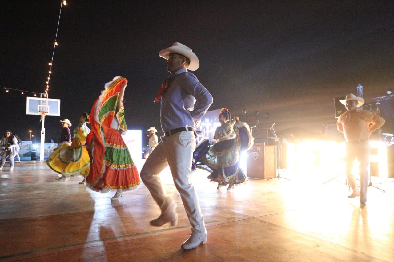 $!Dan en banderazo de Arcángel Distrito Residencial, en Mazatlán