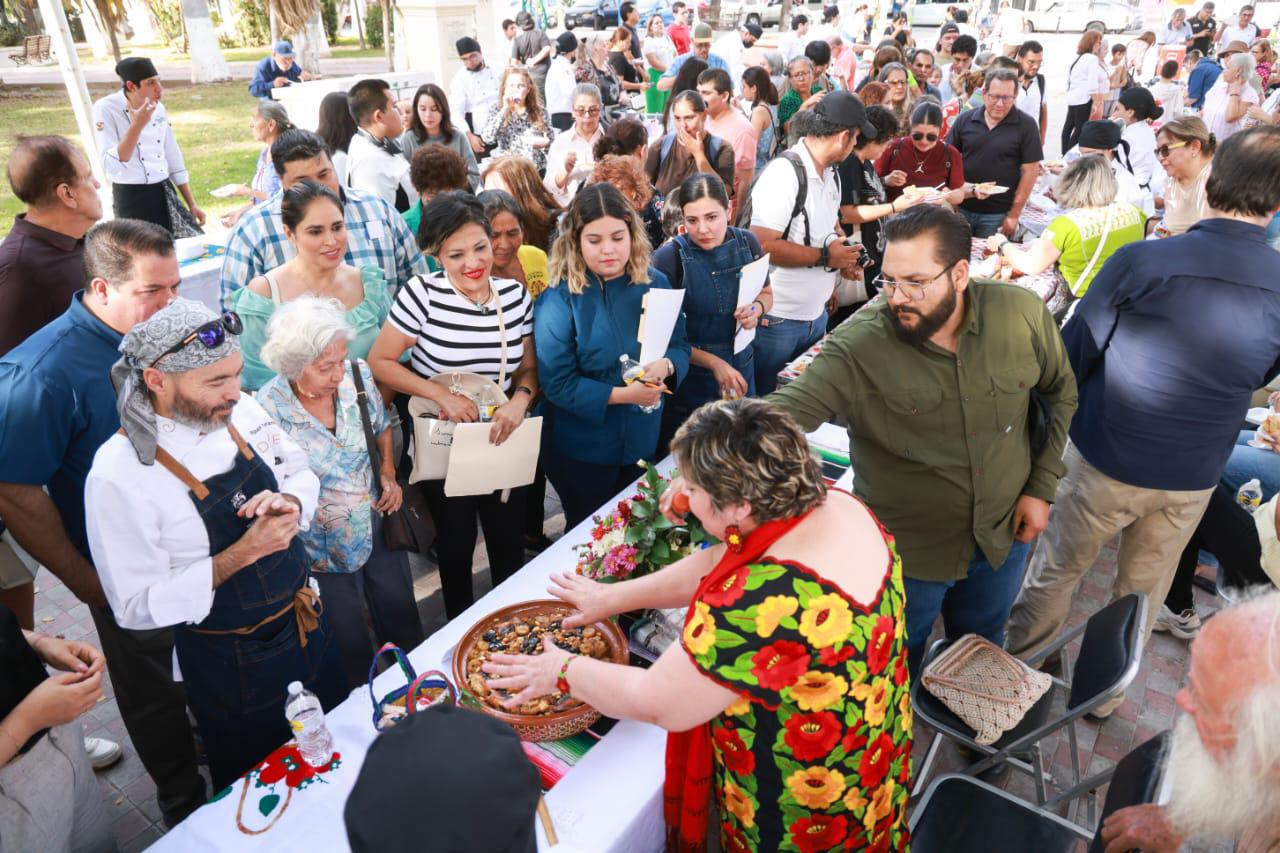 $!Empresarios del ramo restaurantero y de la facultad de gastronomía participan en la evaluación.
