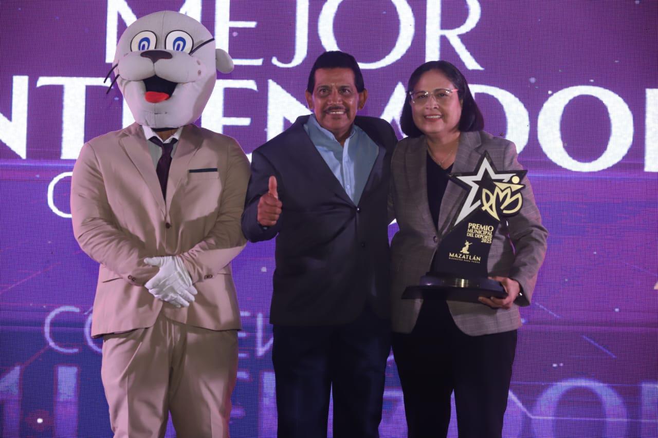 $!Entrenadores Karen Aguirre y Juan Manuel Viera ganan el Premio Municipal del Deporte 2025