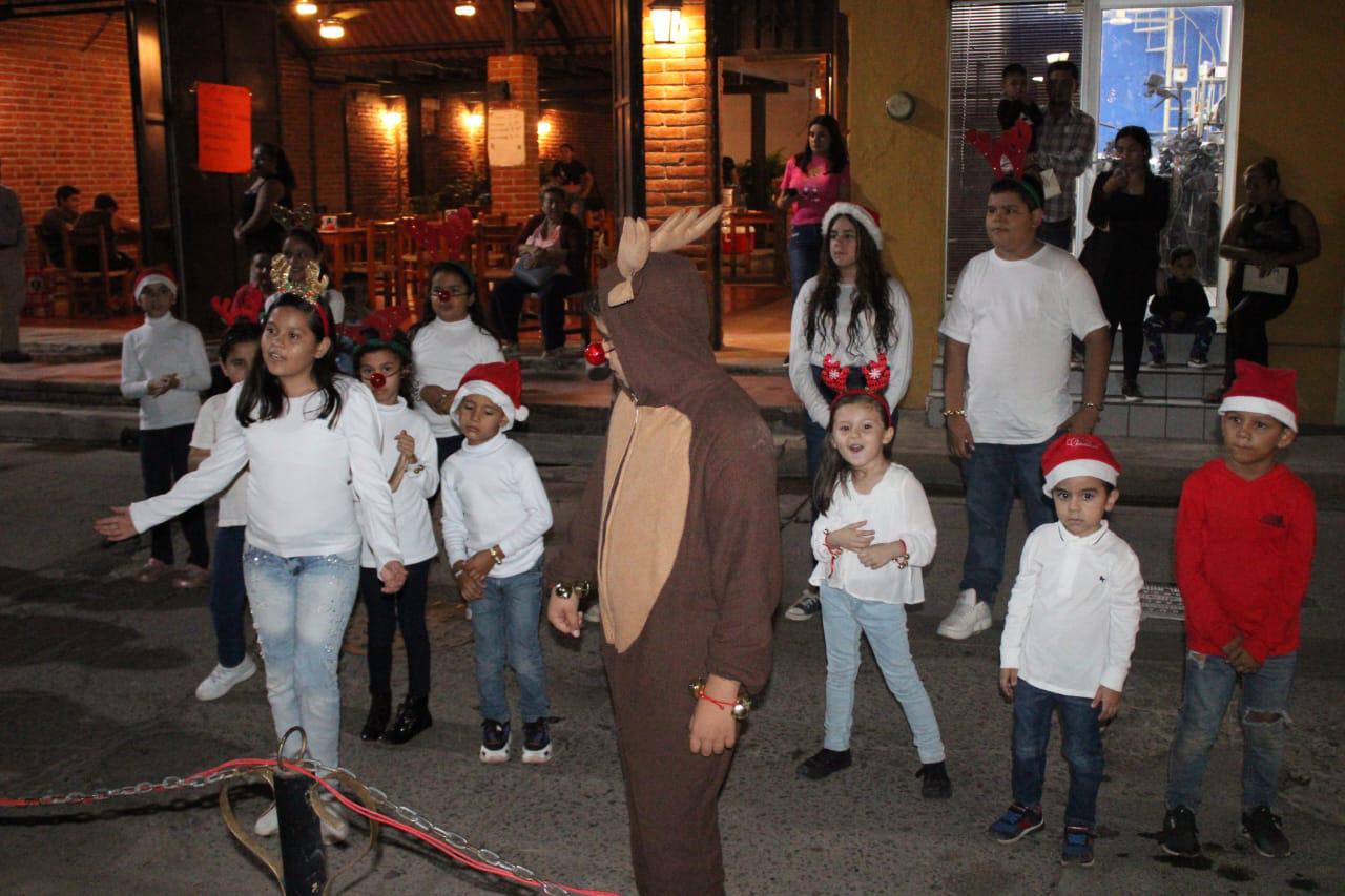 $!Llega el espíritu navideño a la tradicional calle 22 de Diciembre en El Rosario