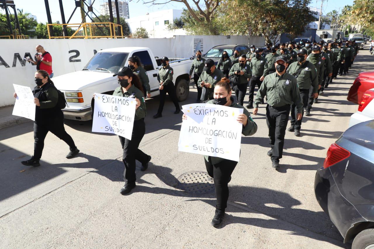 $!Policías de Investigación exigen en Mazatlán mejores salarios y escalafón de grados
