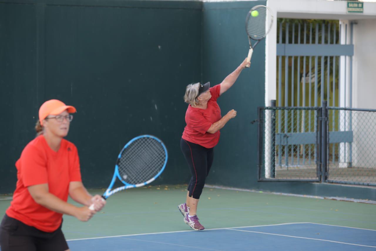 $!Se imponen Patiño y Del Valle en el Bajo Techo