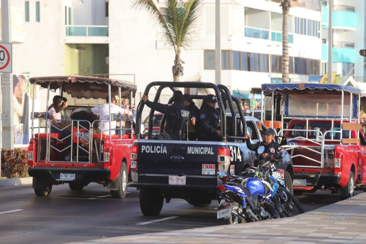 $!Disfrutan hasta el último minuto de vacaciones en Mazatlán