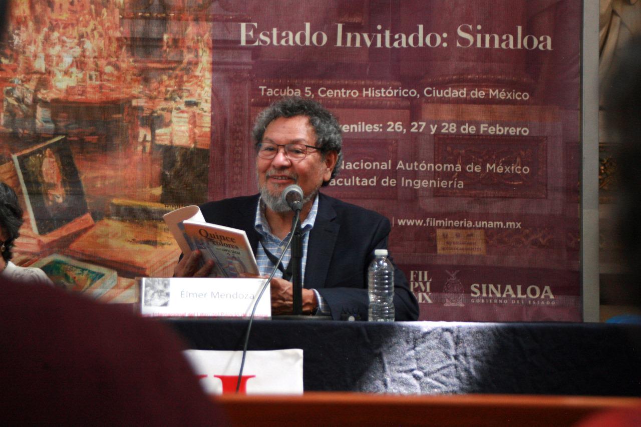 $!El escritor Élmer Mendoza, presidente de El Colegio de Sinaloa, durante la presentación.