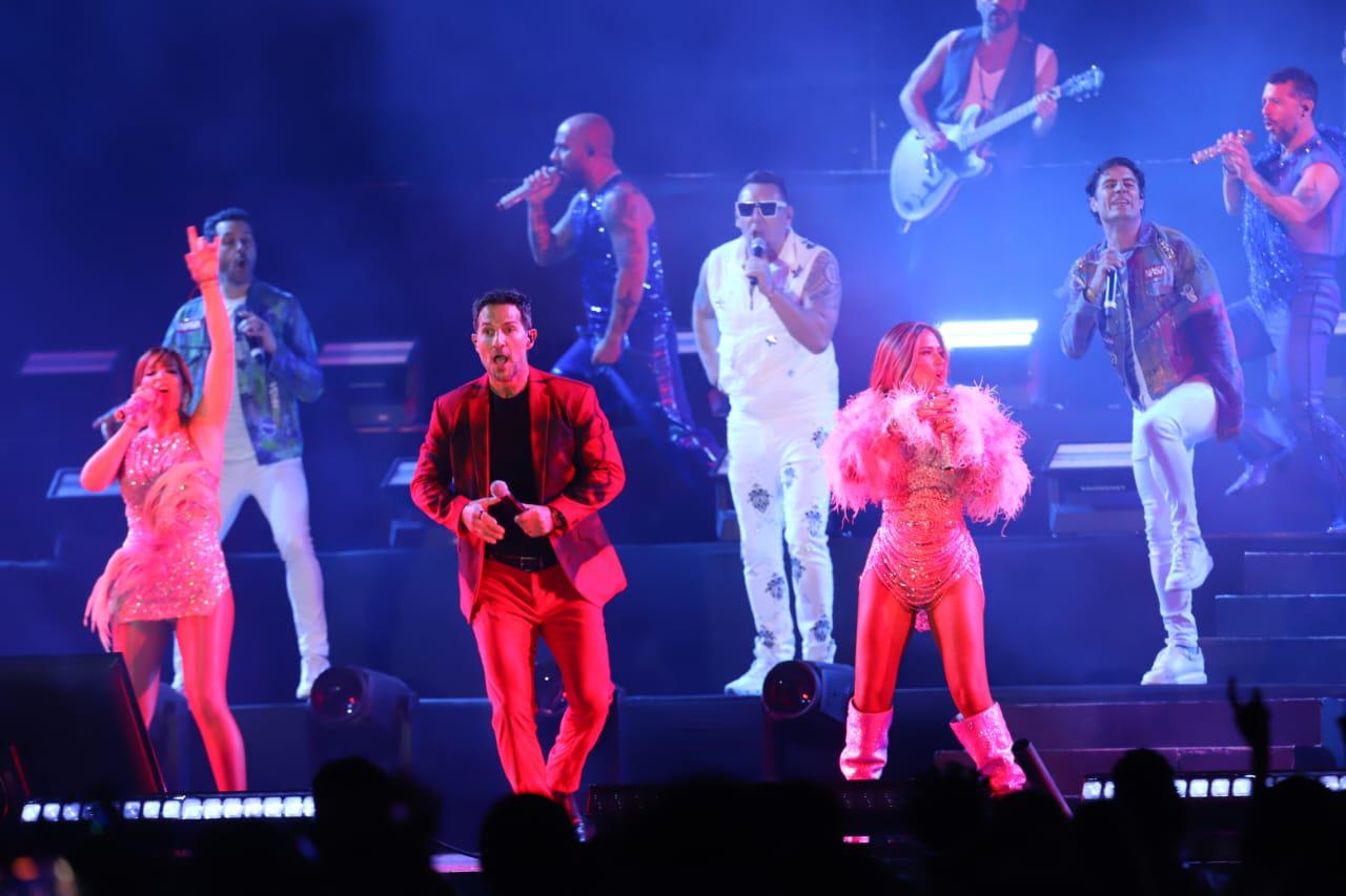 $!El 90’s Pop Tour enciende el Carnaval de Mazatlán 2025 en la coronación de Brayan I