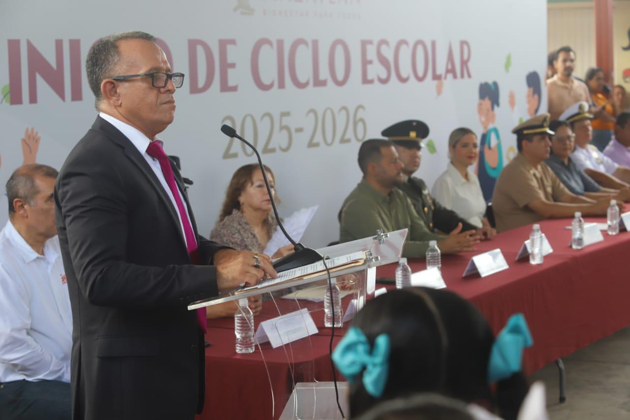 $!Con acto oficial en la primaria Ramón López Velarde inicia el ciclo escolar 2025-2026 en Mazatlán