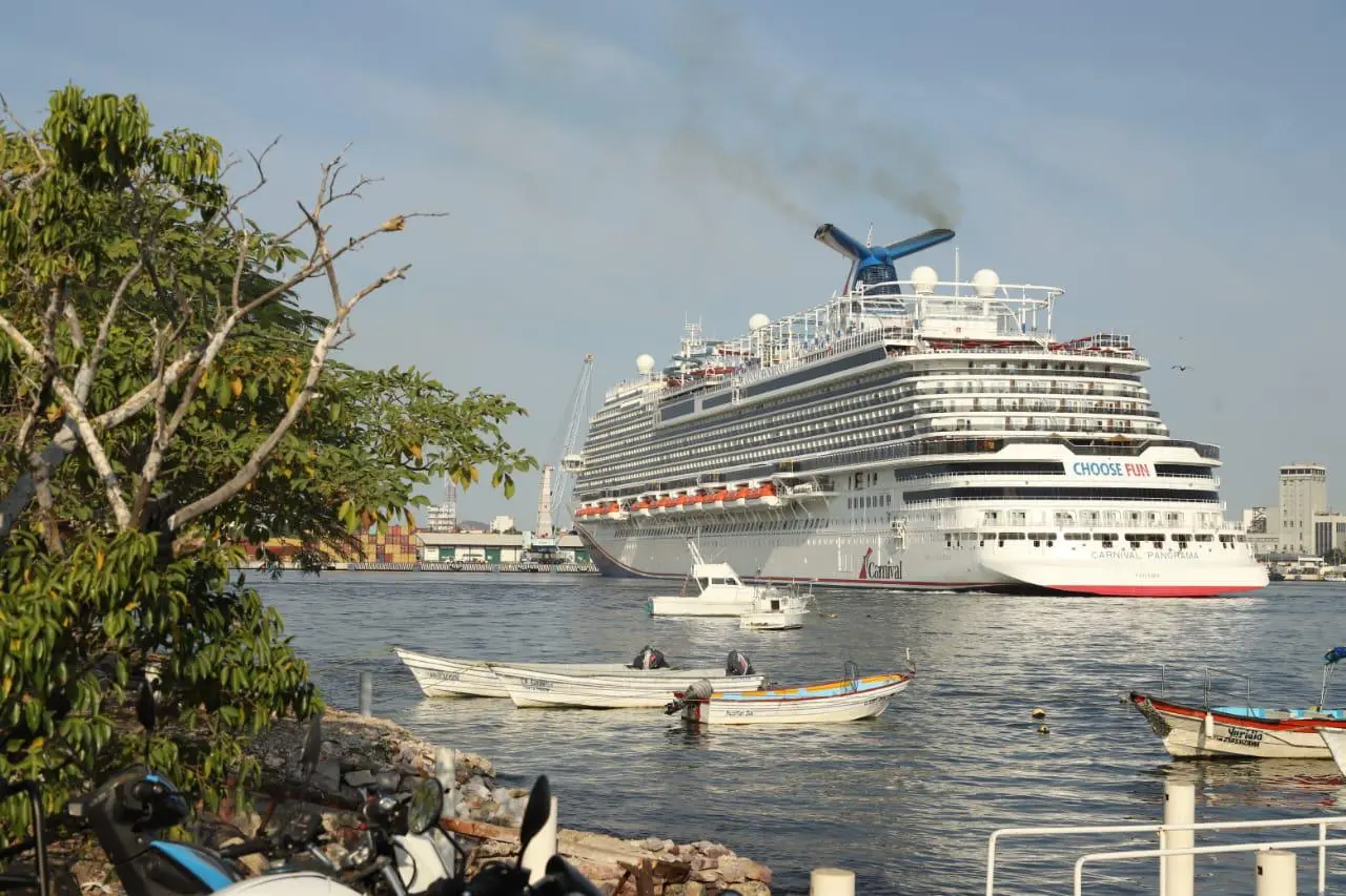 $!Más de 8 mil visitantes llegan a Mazatlán a bordo de tres cruceros turísticos