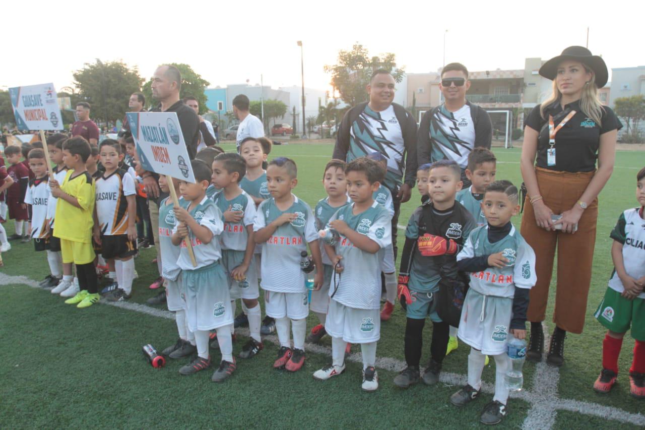 $!Inauguran en Mazatlán Campeonato Estatal de Futbol Chupones