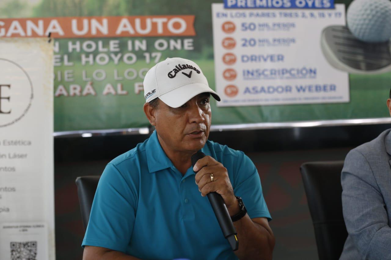 $!Ildefonso Meza, profesional del golf, comparte las categorías participantes.