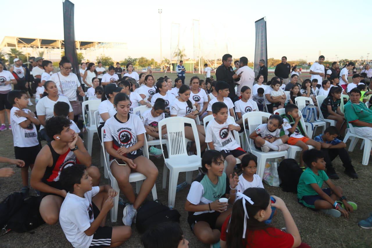 $!Dan banderazo de inicio de obra de techumbre, en Unidad Juárez de Mazatlán
