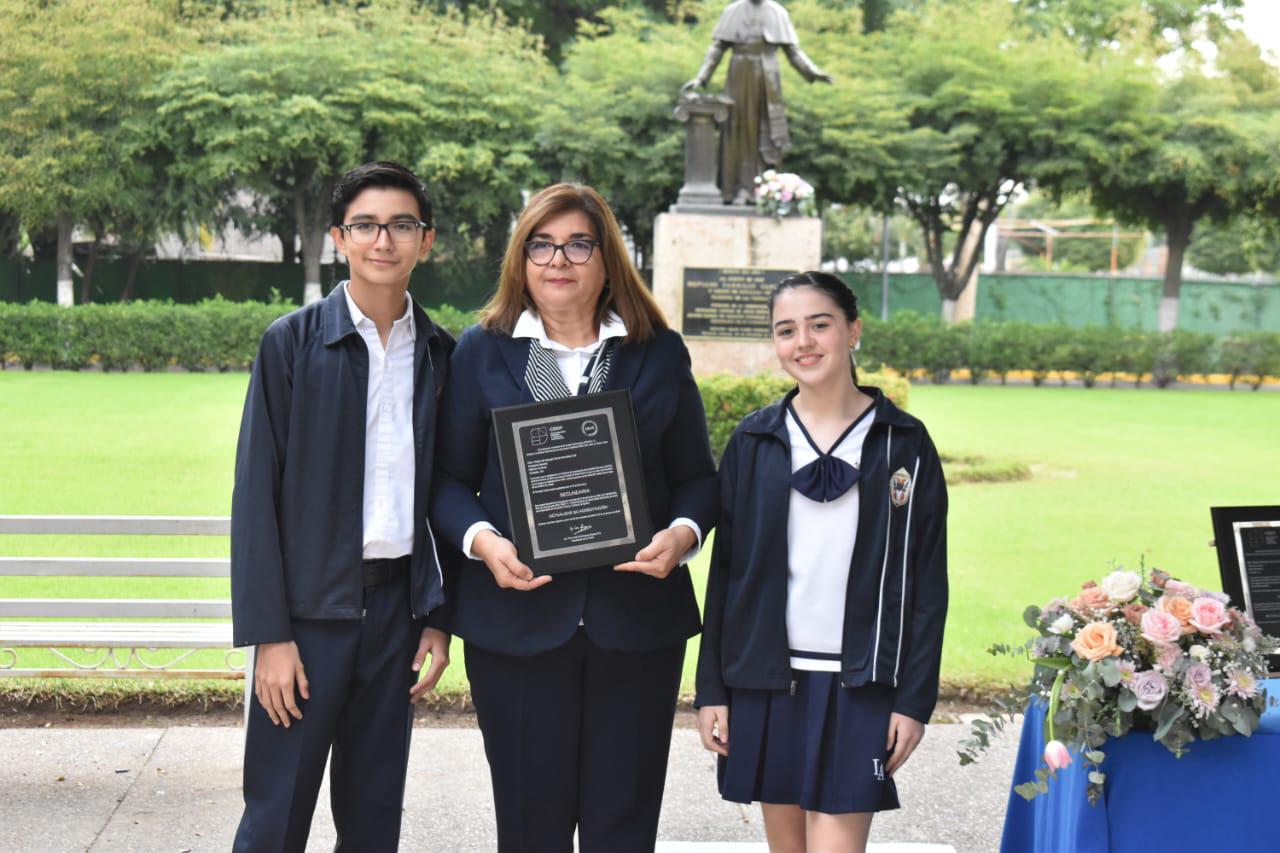 $!Recibe Instituto América placa de la CNEP como colegio de calidad