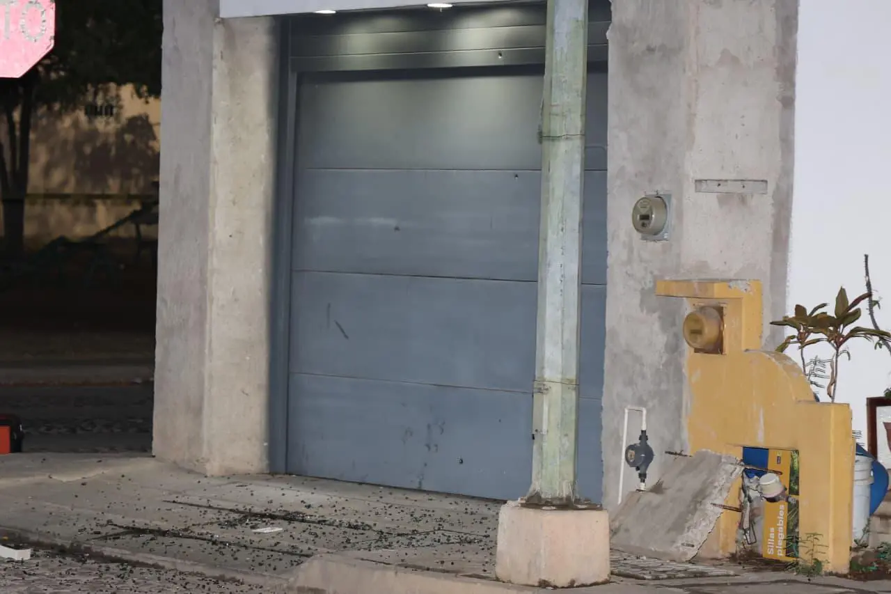 $!Otra casa baleada en Mazatlán, ahora en Valle Dorado; reportan una persona herida