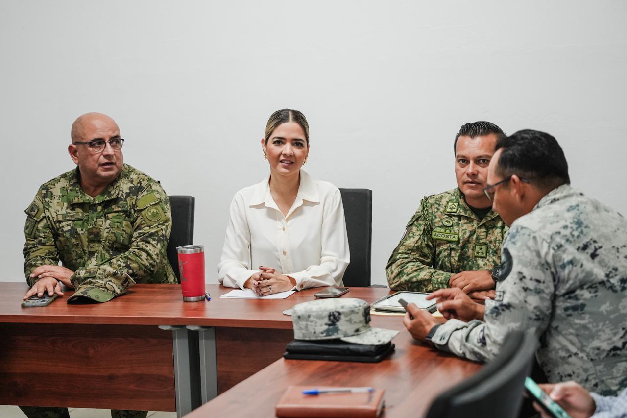 $!Sin dar detalles, Alcaldesa de Mazatlán participa en la Mesa de Coordinación para la Construcción de la Paz y Seguridad
