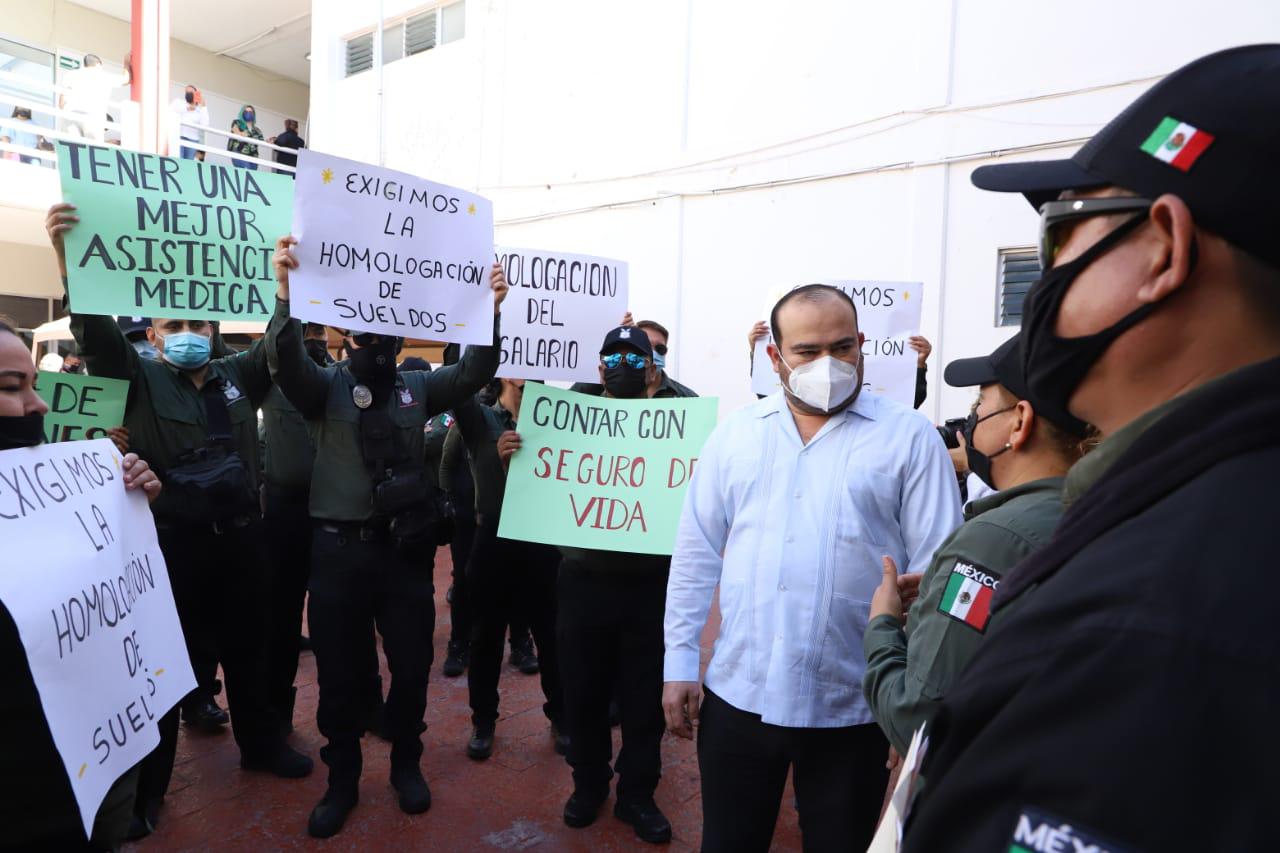 $!Policías de Investigación exigen en Mazatlán mejores salarios y escalafón de grados