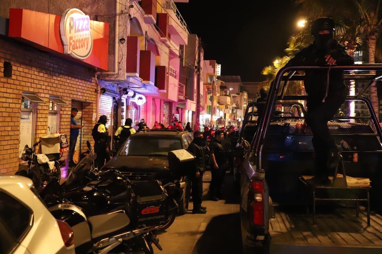 $!Asesinan a balazos a un motociclista en el paseo costero de Mazatlán, en plena Semana de la Moto