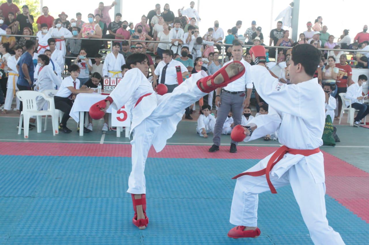 $!Verónica López domina en formas y combate en la Copa Anual Regional de Karate Noroeste