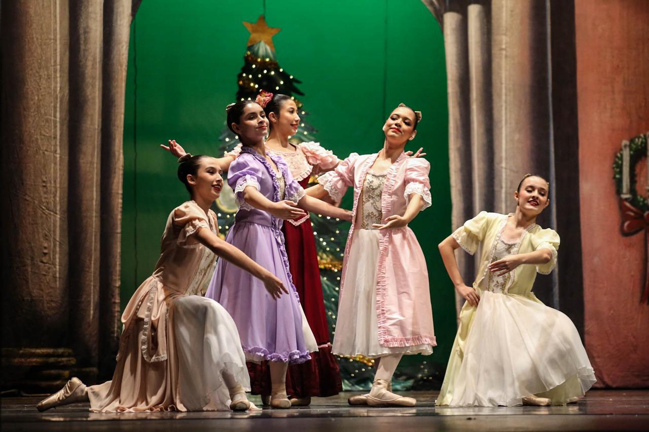 $!El programa incluyó las hermosas danzas características de la suite.