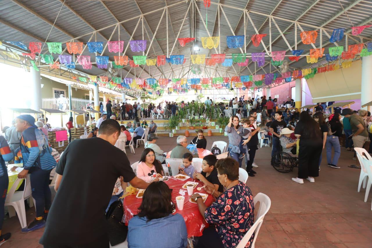 $!Asisten cientos de personas a la quinta Feria del Tamal en el Pueblo Señorial de La Noria