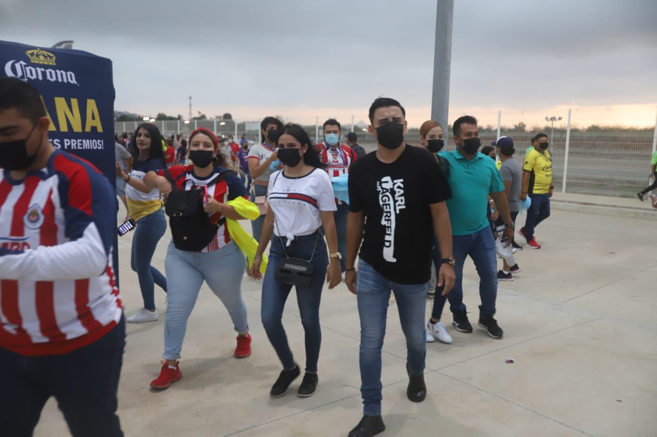 $!El Mazatlán-Chivas arrancará a la hora acordada, pese a la lluvia