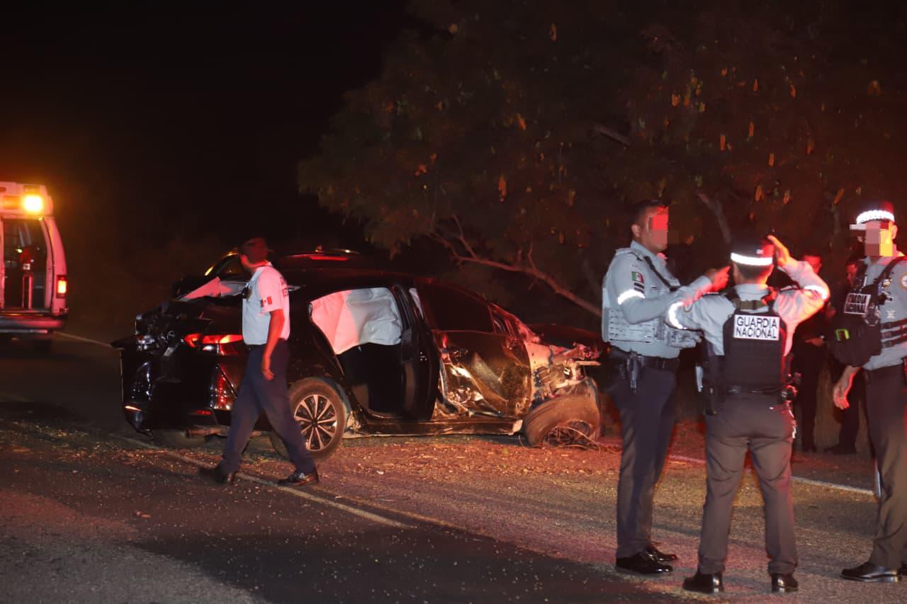 $!Hospitalizan a conductor tras volcar en su auto en el Libramiento Habal-Cerritos de Mazatlán