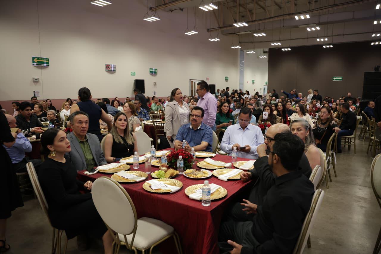 $!Reciben medallas 267 trabajadores del Stase con más de 25 años de servicio en el Gobierno de Sinaloa