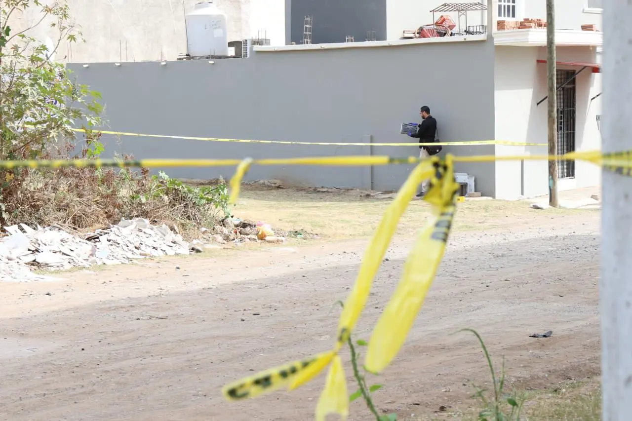 $!Asesinado con huellas de violencia encuentran un hombre en un baldío en Mazatlán