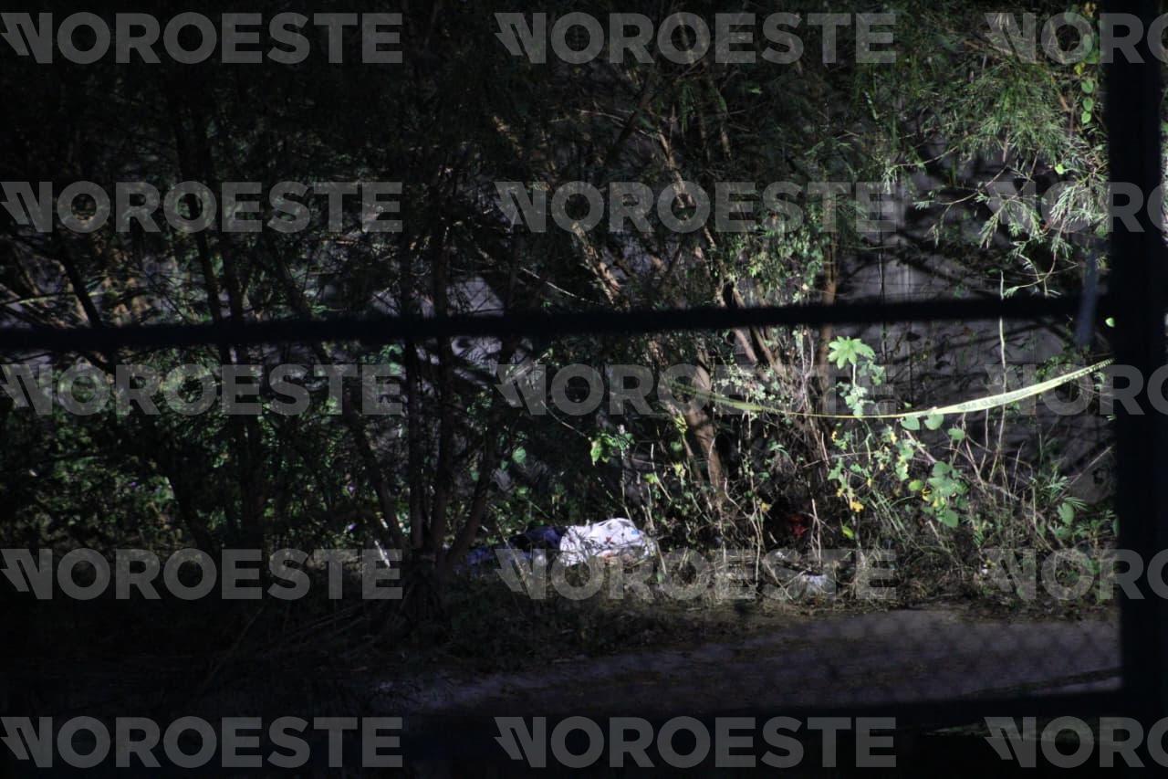 $!Hallan a un hombre asesinado a balazos a la orilla de un dren en Zona Dorada, en Culiacán
